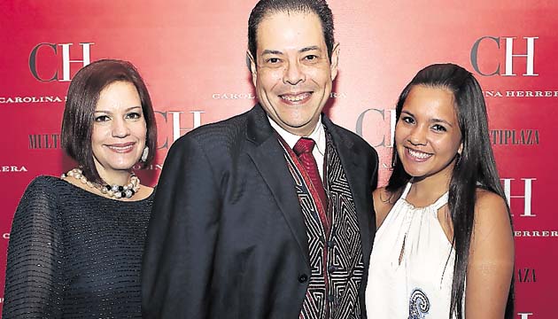 2. Celia Díaz, Rolando Domingo y Paola Domingo.