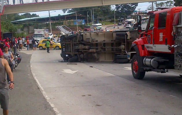 Según testigos el conductor de la mula fue el culpable del accidente. Foto/@franrodj0202