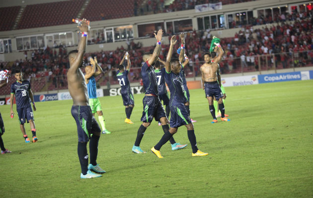 Jugadores de Panamá celebrando el resultado ante Canadá.Foto/Anayansi Gamez.