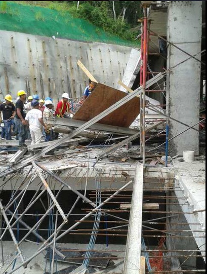 El accidente ocurrió en el centro comercial Plaza Centenial. Foto/ @thebest293