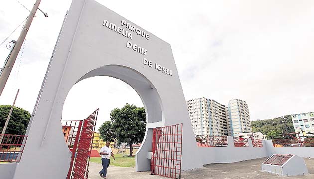 Parque Amelia Denis de Icaza. Aquí estaba ubicado el Cuartel Central o la Comandancia. Esta estructura fue destruida la madrugada del 20 de diciembre de 1989, cuando Estados Unidos invadió a Panamá.