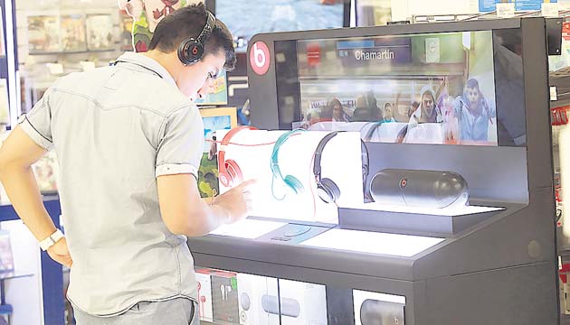 Los sonidos de la Pascua moderna. La Navidad de hoy cada vez suena más a monedas, a comercio, a promociones tecnológicas. En segundo plano parecen quedar los villancicos. ¿Hay espacio para recordar el natalicio de Jesús?