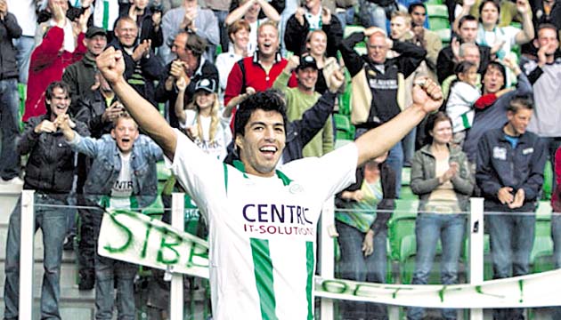 Sus pinitos. Comenzó su carrera profesional en el Club Nacional (Uruguay), donde conseguiría un campeonato del balompié charrúa. A la edad de 19 años emigró a Holanda para jugar en el FC Groningen de la Eredivisie.