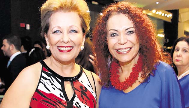 2. Elleen de De Roux y Priscilla Delgado.