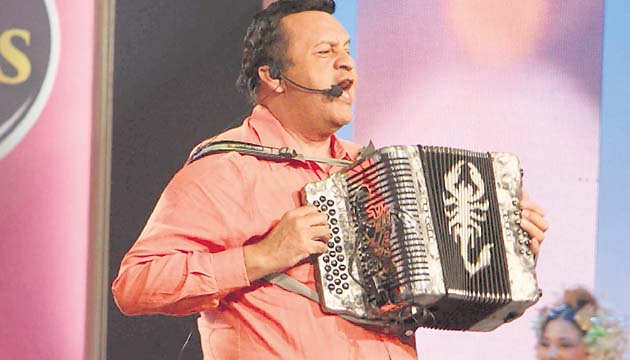 Osvaldo Ayala fue uno de los músicos invitados.