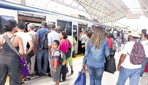 No se puede cargar cartuchos grandes dentro del metro.Foto/Edwin González