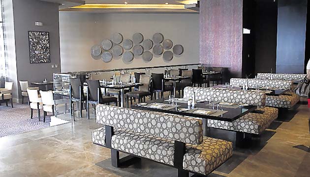 El restaurante tiene capacidad para 180 comensales.