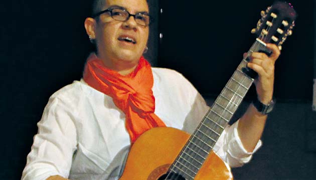 Leonor deleitó con su voz.