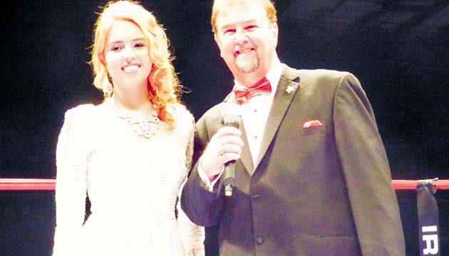 Stephanie Weston saltó a la fama tras su canto del himno.