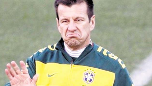 Dunga arremete y ‘Carletto’ defiende al brasileño Marcelo