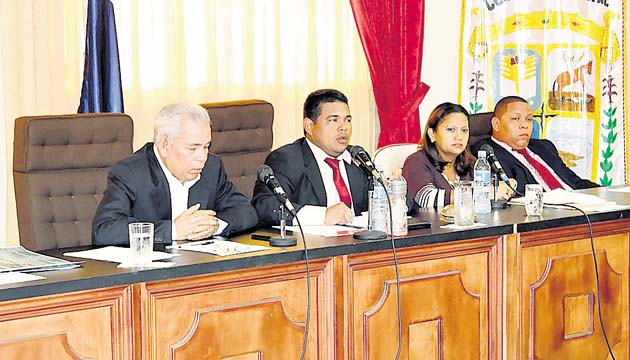 Concejales pudieran solicitar que se reglamente el uso de equipos.(José Adames)