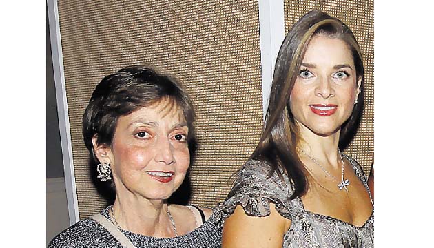 3. María de Covades Meneses y Carolina Ramírez.