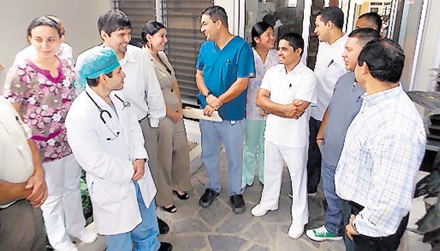 Falta de insumos en el hospital, alegan pacientes ()