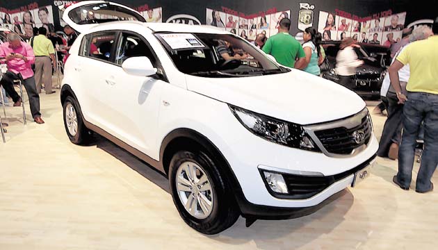Accesibles. Cabe destacar que en cuanto a su valor de compra, los automóviles del segmento suv rondan por precios que están entre los $20,000 y $40,000, lo que es accesible para una persona que trabaja con un salario entre $800 y $1,200, que podría traducirse en la clase media trabajadora.