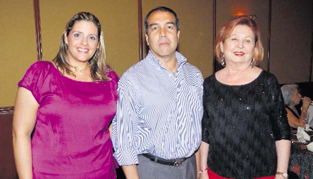 4. Giovana Le Blanc, Juan Carlos Pino y Gloria Clavel de Velásquez.
