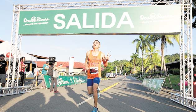 2.Nicolás García (hijo) fue el primero en terminar los 5 kilómetros.(Anayansi Gamez)