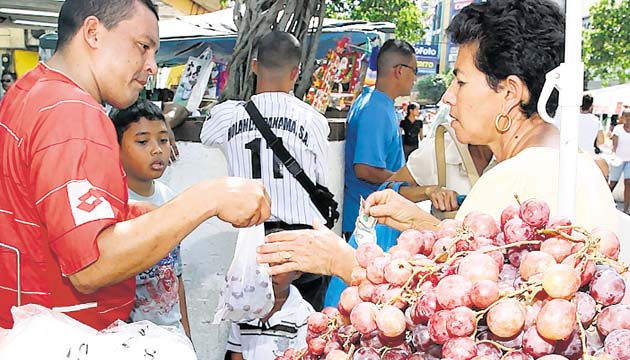 Las uvas han bajado un 11% en importación.(Archivo)