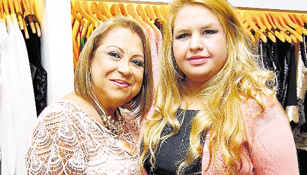 8. Ana Heredia y Gretta Aizprúa.