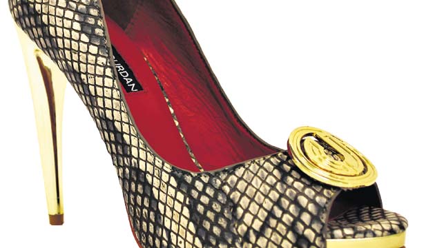 El ‘print’ de serpiente es el atractivo en calzados.
