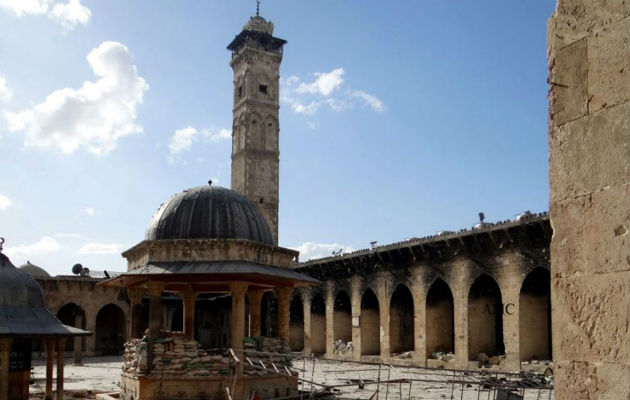 Mequita del siglo XII antes de ser sestruida. Foto/ AP