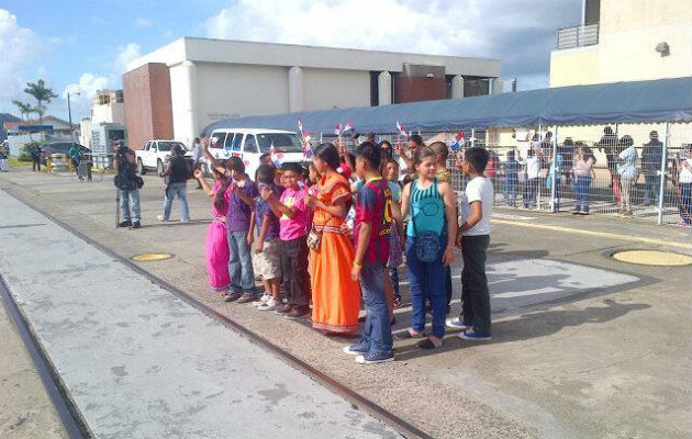 Niños de Palmira, Boquete presentes en la llegada de la compuerta a Miraflores. Foto/Luis Ávila