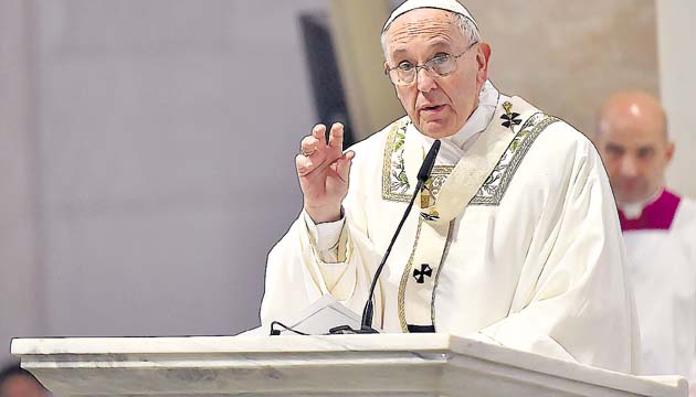 Papa Francisco ofició una misa para sacerdotes y obispos en Manila.( EFE)