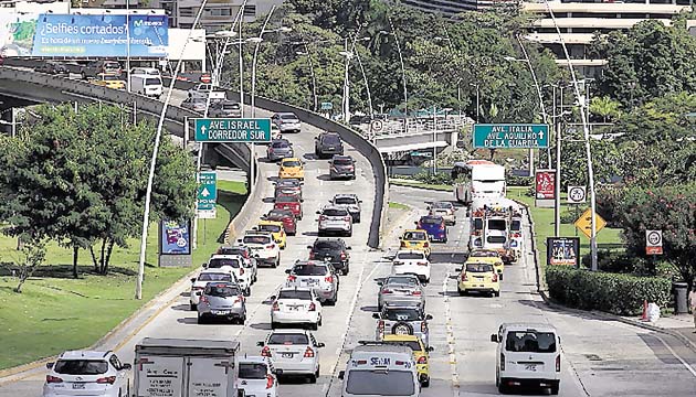 Solución que aliviaría el cuello de botella. Patilla vive permanentemente de día y de noche, y las calles no fueron planificadas para el volumen de carros que se tienen.