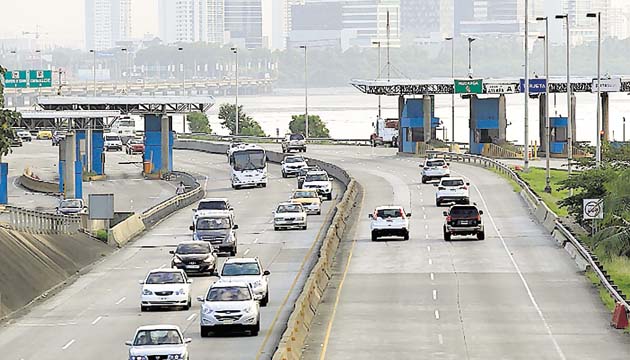 Punta Paitilla. El cambio de zonificación en esa área incrementó la densidad poblacional en esa zona, dejando sus calles obsoletas para la cantidad de carros que circulan por esta, donde por lo general son estacionamientos.