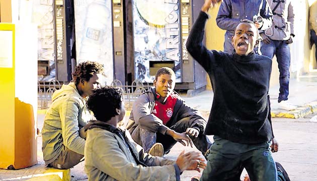La valla de Melilla es otro serio problema. A lo largo de 2014, año récord en materia migratoria en Melilla, alrededor de 5,000 inmigrantes entraron a la ciudad autónoma.