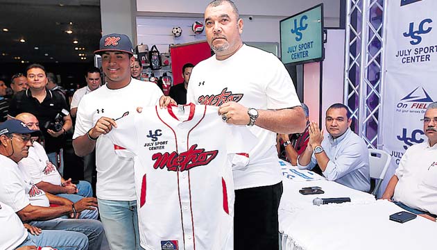Carlos César Maldonado y su primer abridor, el zurdo Tedín Frías.(Foto: Anayansi Gamez)