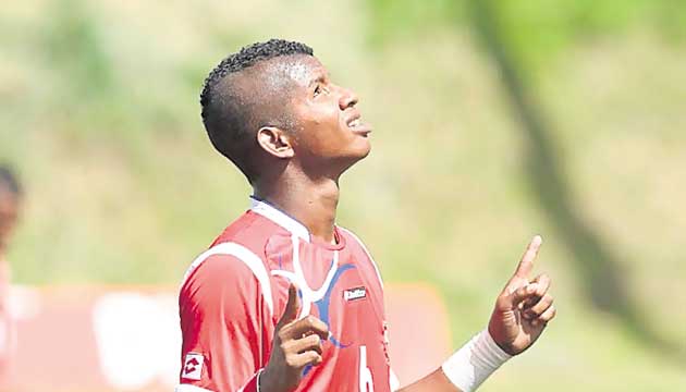 El zaguero de la Rojita, Fidel Escobar, está disponible para jugar hoy.(Archivo)