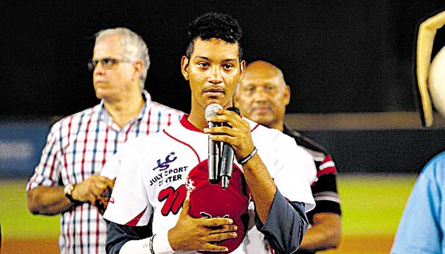 4. Carlos Sánchez hizo el juramento a los jugadores.(Anayansi Gamez)