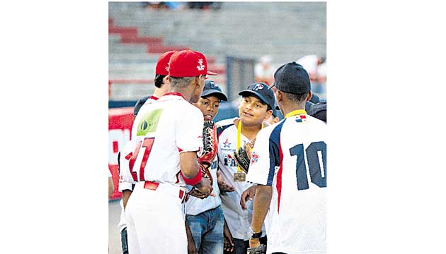 5. Los campeones de la selección sub-10 fueron al acto inaugural.(Anayansi Gamez)