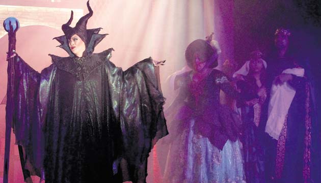 Maligna, Celestia, el rey y la princesa Aurora.