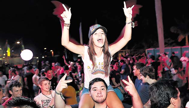 Los fanáticos no dejaban de gritar.