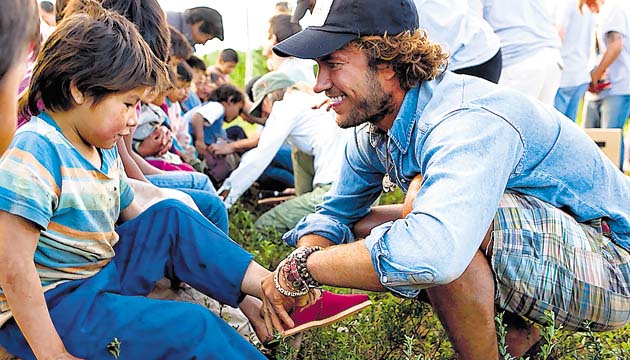 TOMS, marca inspiradora que dona calzados