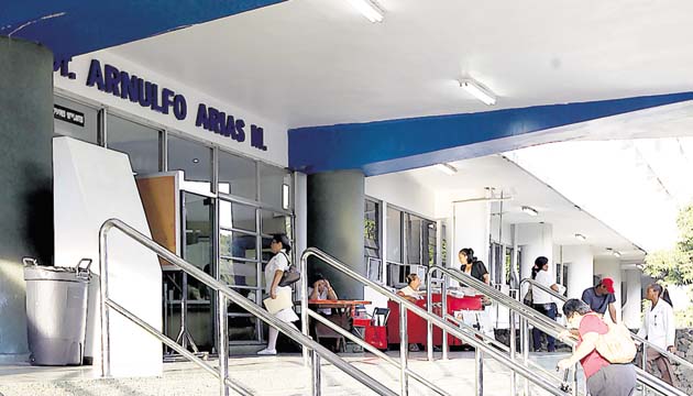 Las filas han bajado, pero el déficit de médicos sigue en la CSS.(Archivo)