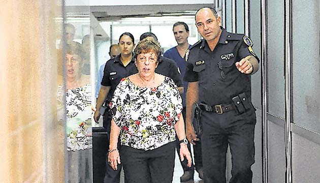 Prohíben salir del país a colaborador de fiscal