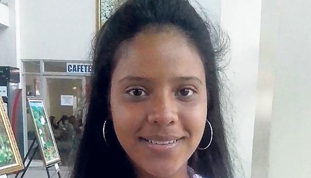 Vielka Pimentel, quien cursa el primer año en la carrera de Ingeniería en Sistema Computacional, considera que “me parece fácil porque está a orilla de la calle, pero a veces, como la parada está llena, los buses no paran, tomo un taxi hasta La Gran Estación y espero un bus”.