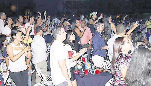 El público se gozó este concierto. Cantaron de principio a fin.