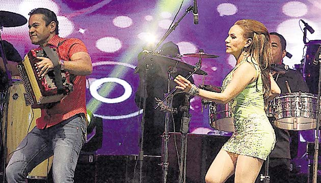 Samy y Sandra interpretaron “El baile de la coneja”.