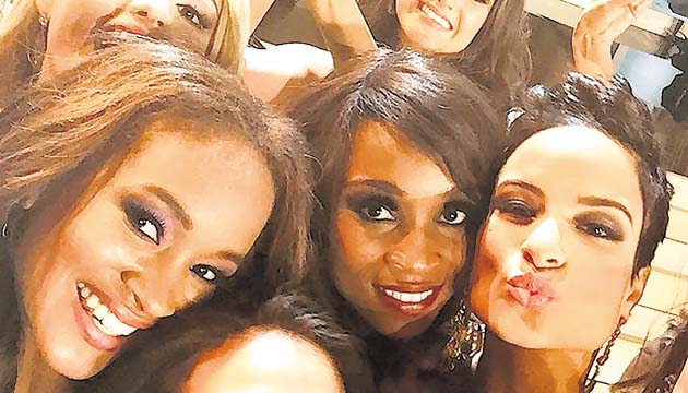 Yomatsy y las chicas junto a Kaci.