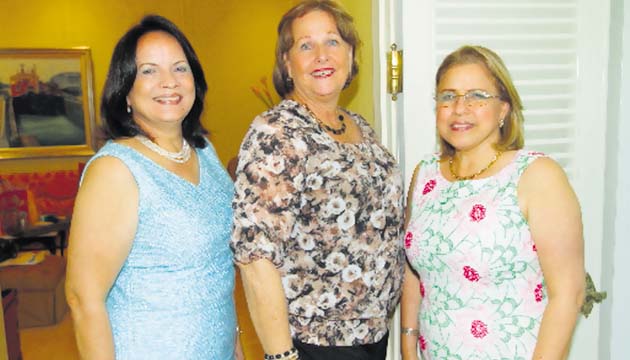 2. Nurya Famiglietti, Lucy Goldoni y Mariana Famiglietti de Carles.