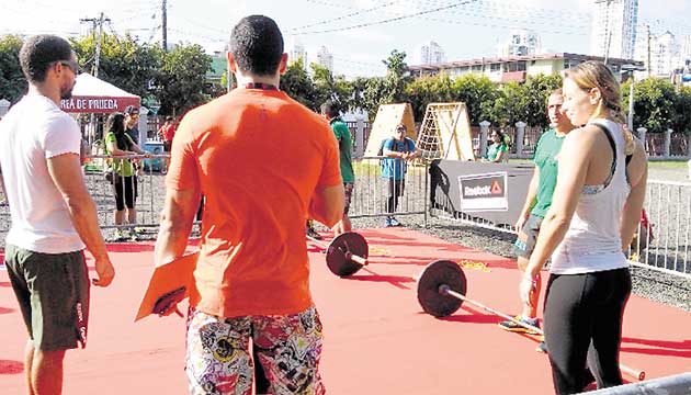 Los más arriesgados visitaron el área del ‘Crossfit Challenge’ para desafiar no solo a sus compañeros, sino también a ellos mismo. Fue una exigente prueba.