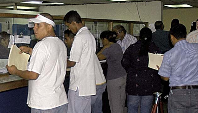 La dificultad es la mucha burocracia que existe en las entidades.(Archivo)