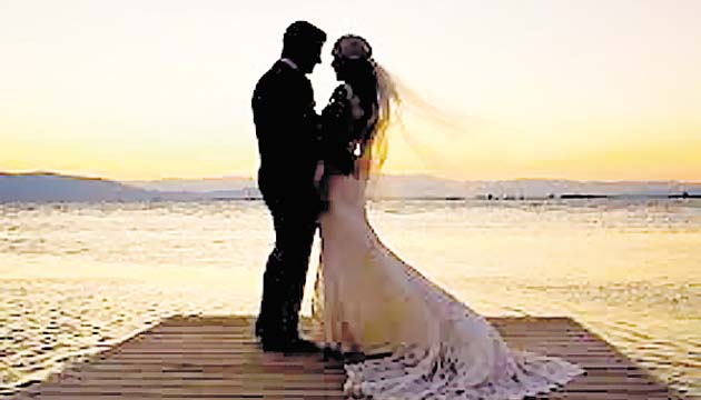 Matrimonio, orden de Dios. Cuentan las fuentes que La Sagrada Escritura se abre con el relato de la creación del hombre y de la mujer a imagen y semejanza de Dios (Gn 1, 26-27) y se cierra con la visión de las bodas del Cordero (Ap 19,9; cf. Ap 19,7).