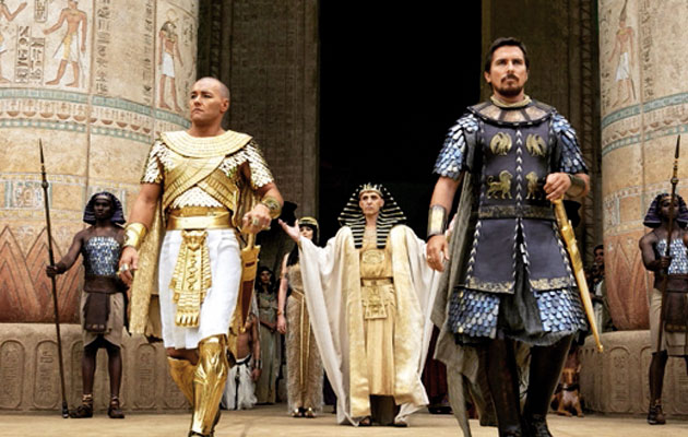 Se centra en la hazaña de Moisés, quien trata de liberar a esclavos hebreos y su viaje por Sinaí, escapa de Egipto y de su aterrador ciclo de plagas mortales.