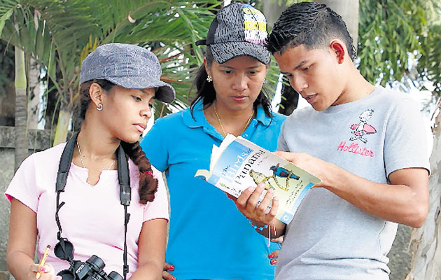 Estudiantes de biología en Costa del Este.