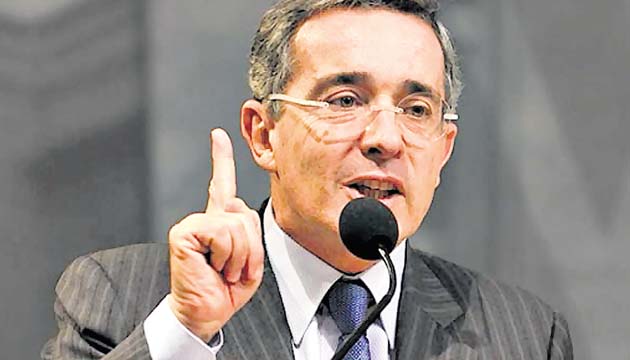 Uribe defiende actuación de exjefa de Inteligencia