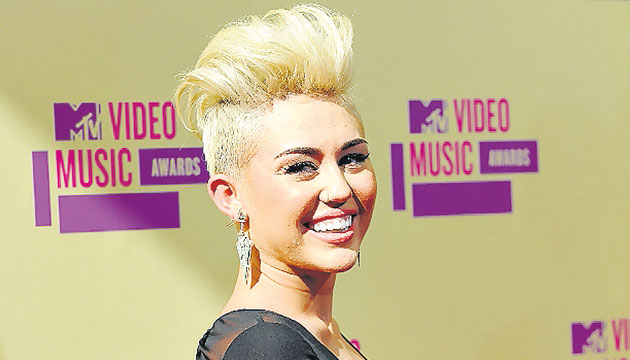 El estilo rapado de Miley Cyrus también debe pasar a la historia.()